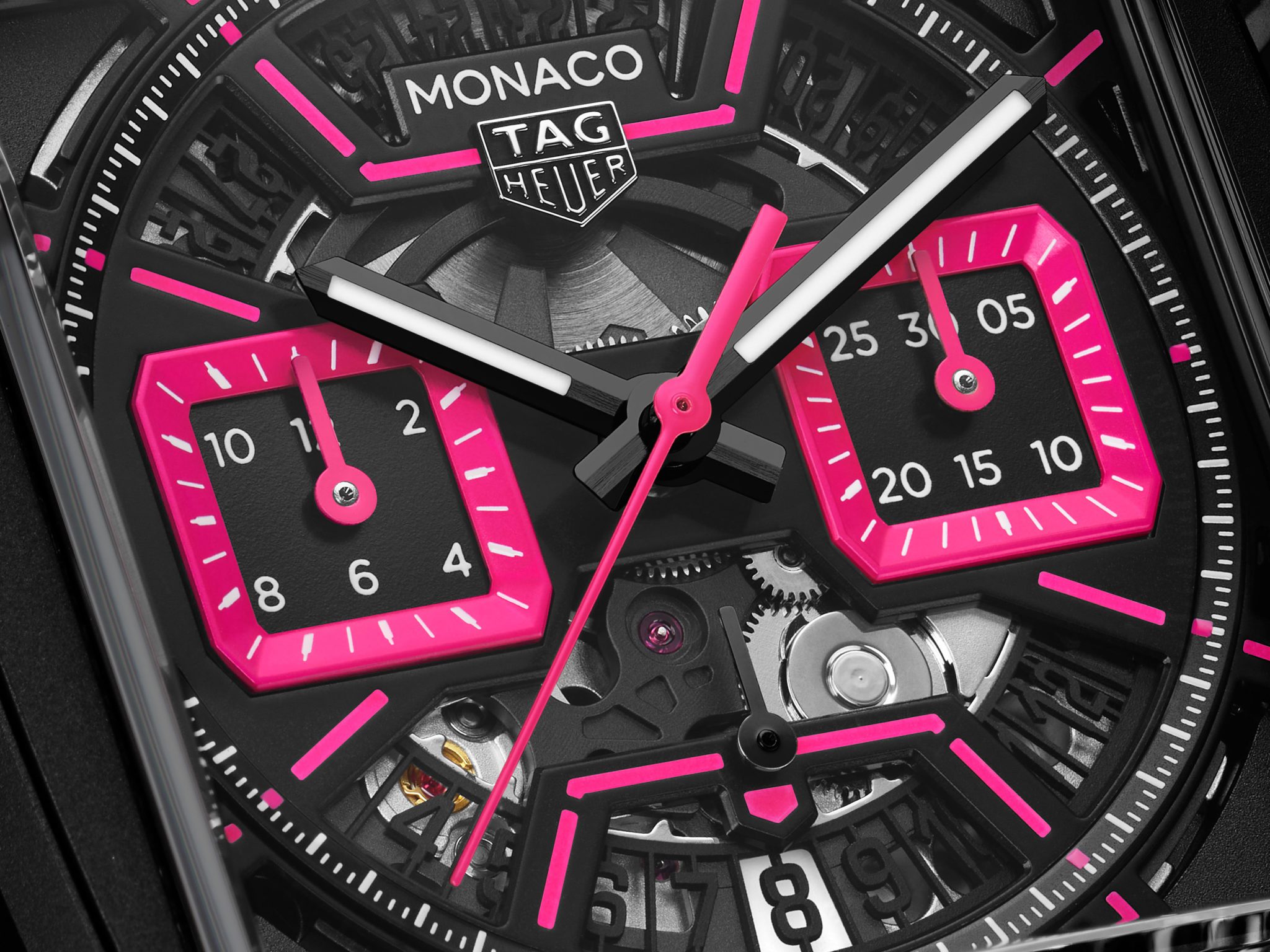 Keindahan Las Vegas Kala Malam dalam Jam Tangan TAG Heuer Monaco Chronograph Pink